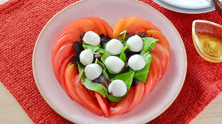 モッツァレラとトマトのハートサラダ