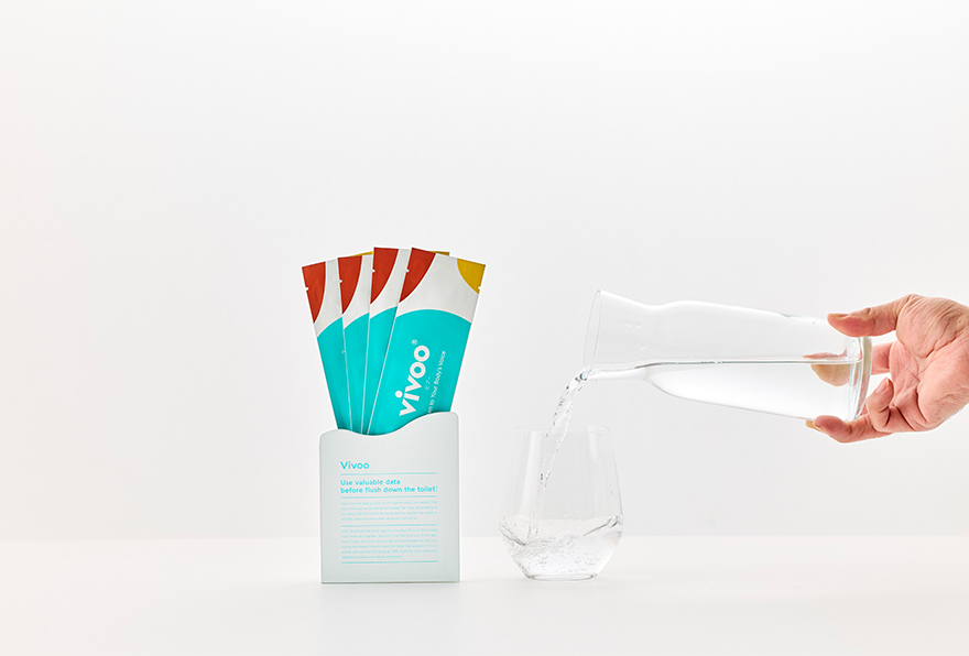 栄養モニタリングサービス「Vivoo」とコップに注がれる水