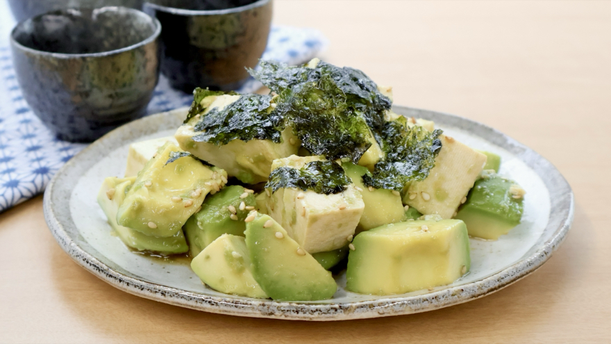豆腐とアボカドのわさびしょう油和え